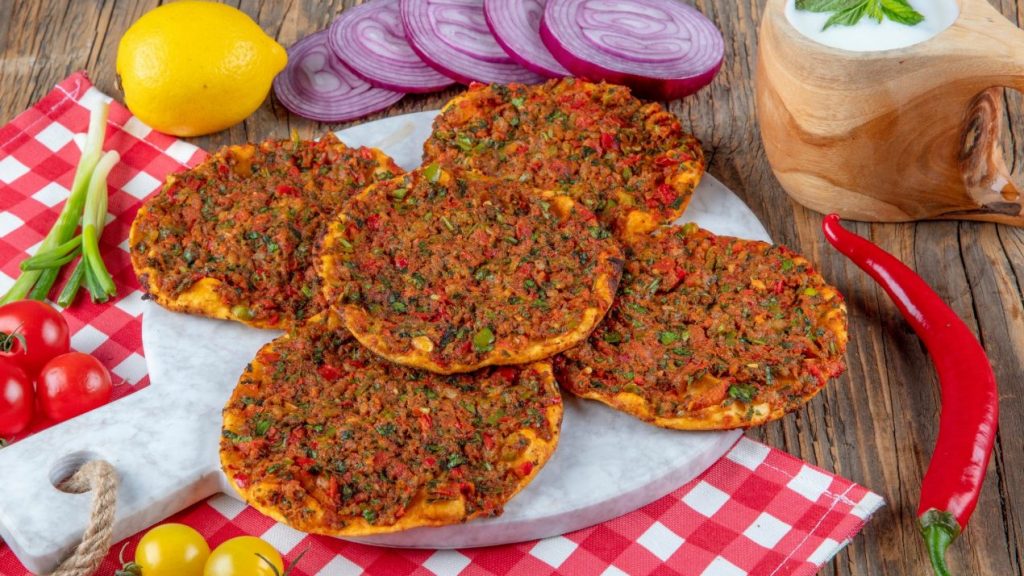 Lahmacun - İstanbul'da ne Yenir ?