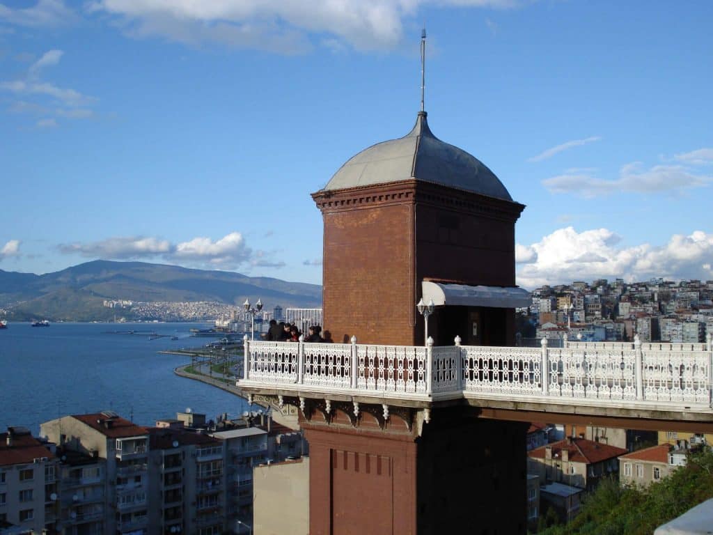 İzmir Tarihi Asansör Binası - İzmir’de Gezilecek Yerler Listesi