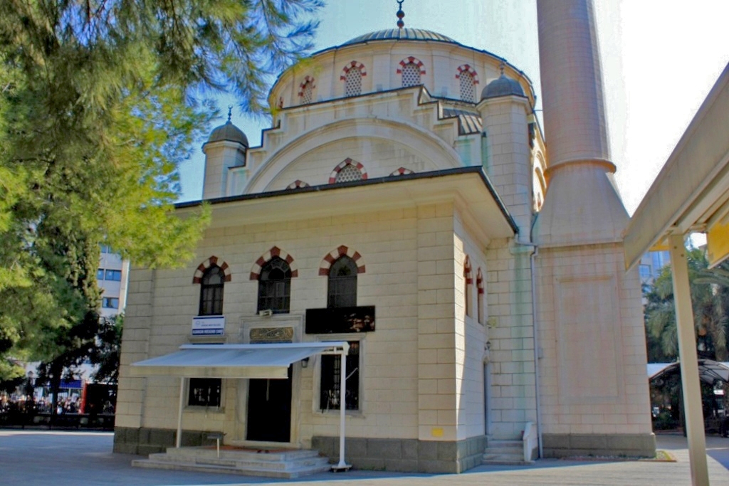 Alsancak Hocazade Camii  - İzmir’de Gezilecek Yerler Listesi