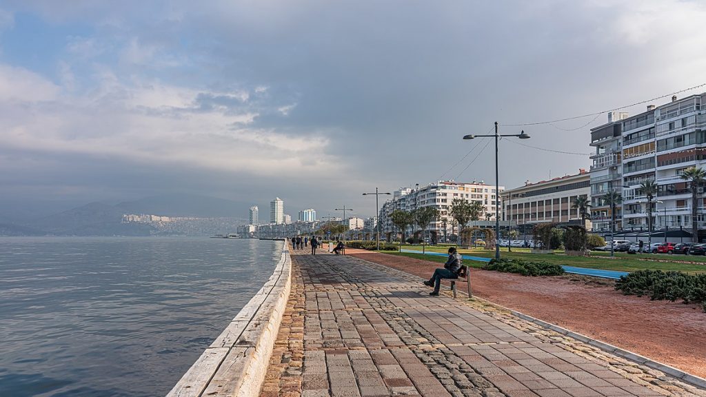 Kordon Alsancak - İzmir’de Gezilecek Yerler Listesi