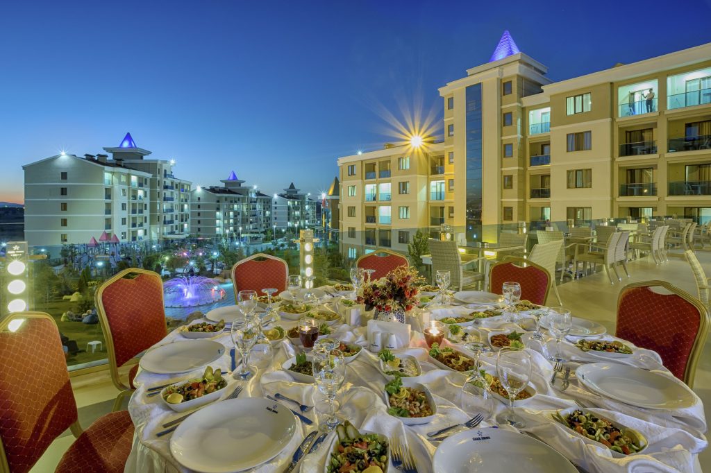 Zümrüt Restoran - Antalya'da Yemek Yerleri