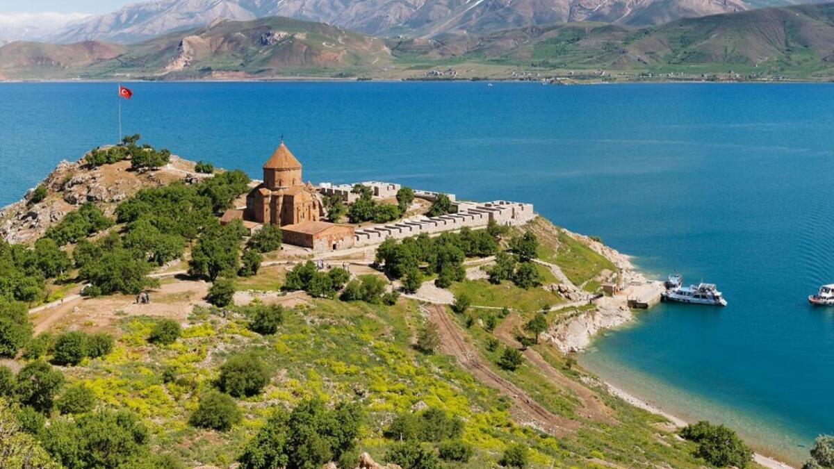 Akdamar Adası - Van'da Gezilecek Yerler Listesi - En İyi 25 Yer