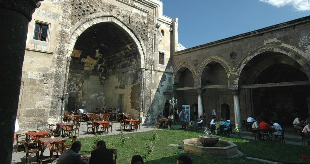 Buruciye Medresesi - Sivas'ta Gezilecek Yerler Listesi - En İyi 20 Yer