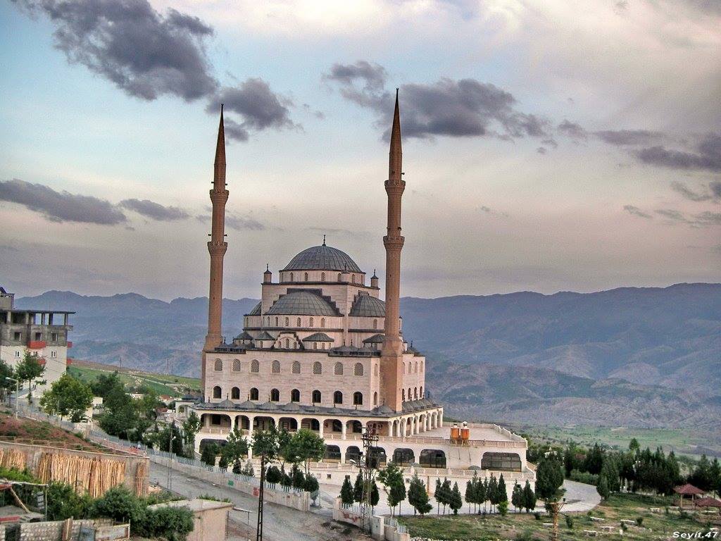 Vali Kamil Acun Külliye Cami (Çifte Minare) - Şırnak'ta Gezilecek Yerler Listesi - En İyi 20 Yer