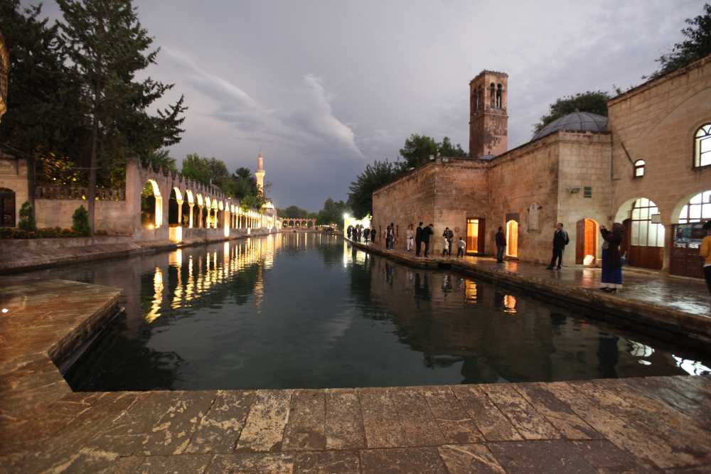 Halil-Ül Rahman Camii - Şanlıurfa'da Gezilecek Yerler Listesi - En İyi 40 Yer