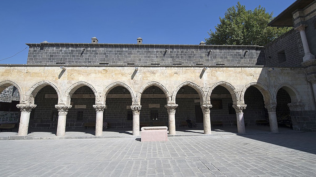 Mesudiye Medresesi - Diyarbakır Gezilecek Yerler