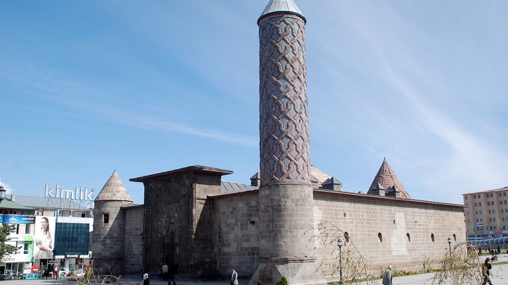 Yakutiye Medresesi - Erzurum Gezilecek Yerler