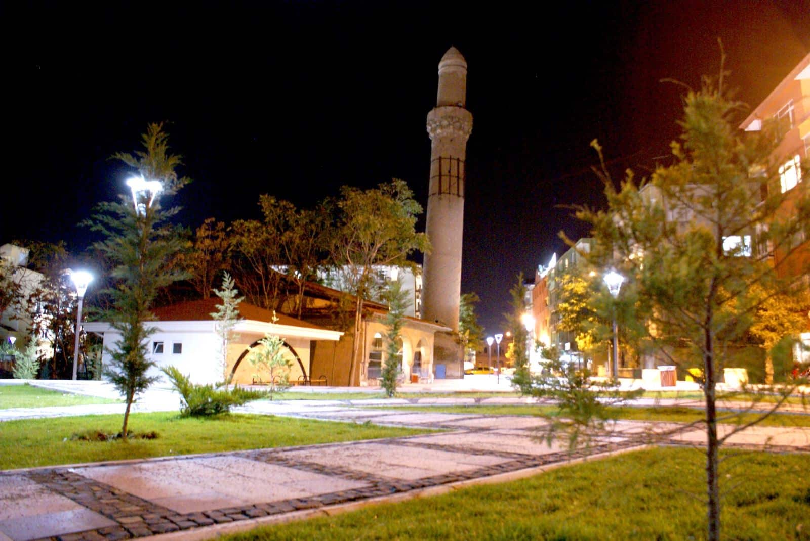 Eğri Minare (Kızıl Minare) - Aksaray'da Gezilecek Yerler Listesi - En İyi 25 Yer
