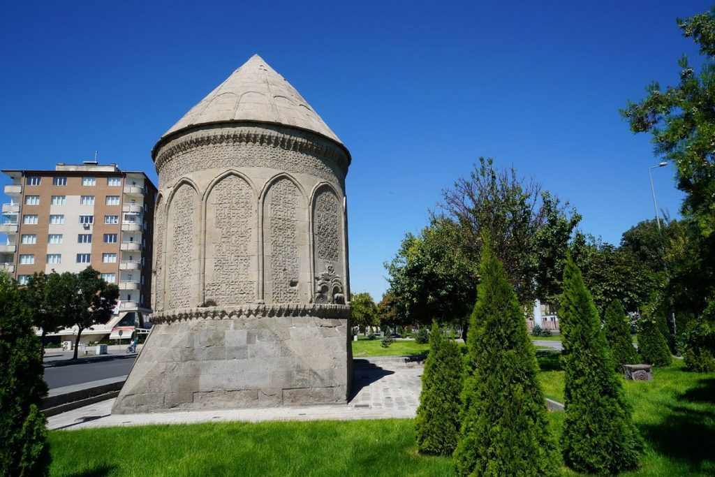 Döner Kümbet - Kayseri’de Gezilecek Yerler Listesi