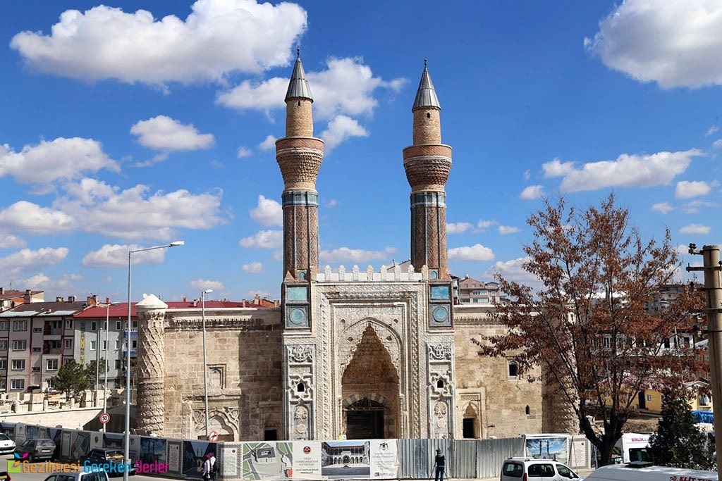Gök Medrese - Sivas'ta Gezilecek Yerler Listesi - En İyi 20 Yer