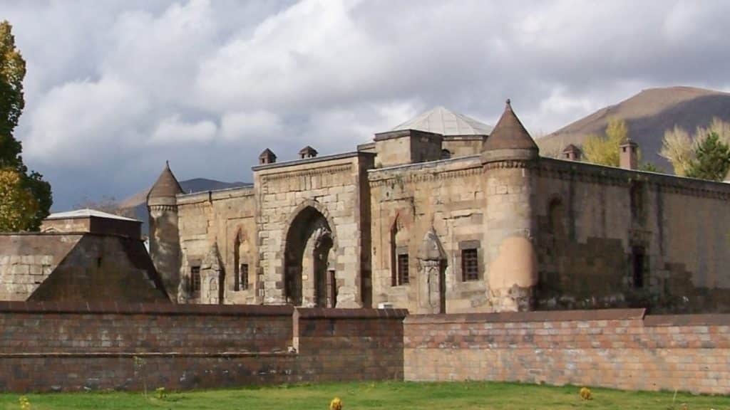 İslahiye Medresesi ve Külliyesi - Bitlis Gezilecek Yerler