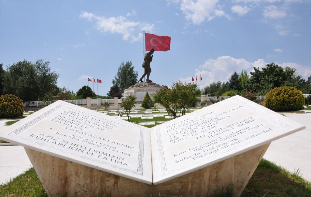 Büyük Taarruz Şehitliği ve Mustafa Kemal Atatürk Anıtı - Afyonkarahisar’da Gezilecek Yerler Listesi – En İyi 25 Yer