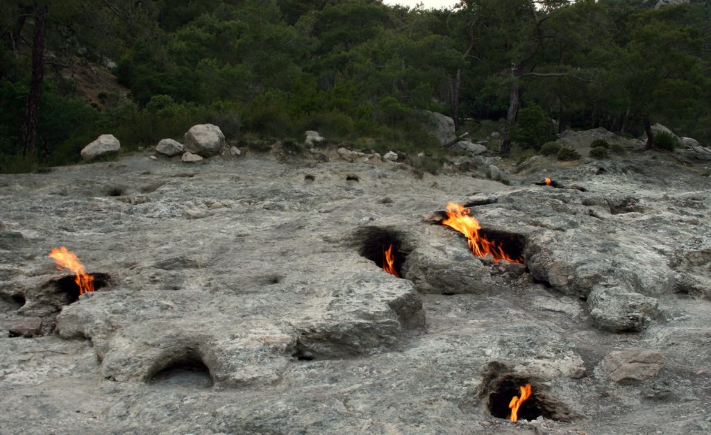 Çıralı Yanartaş - Kemer'de Gezilecek Yerler Listesi – En İyi 20 Yer