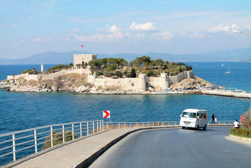 Küçükada Kalesi - Kuşadası Gezilecek Yerler