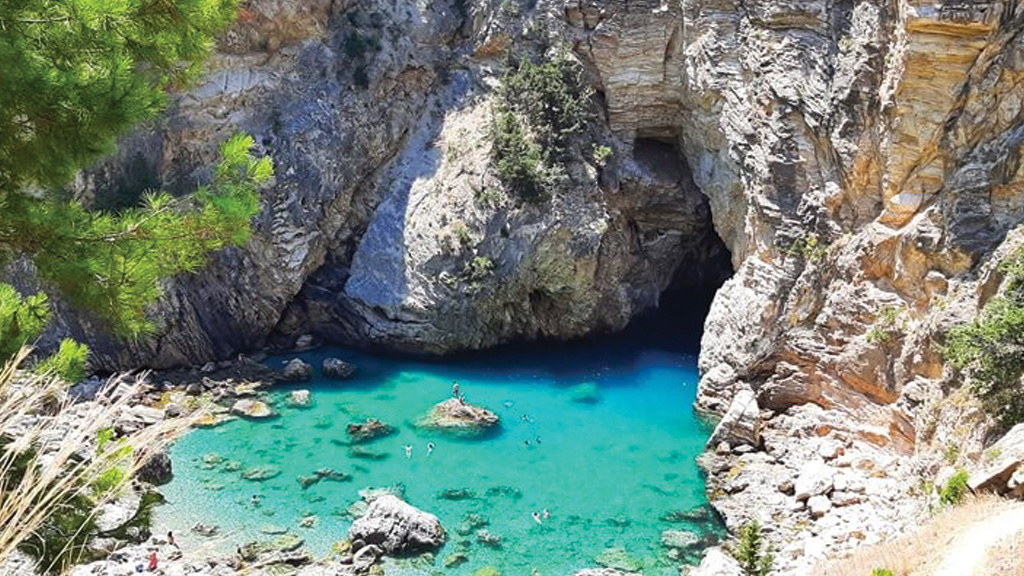 Delik Deniz Kral Koyu - Alanya Gezilecek Yerler